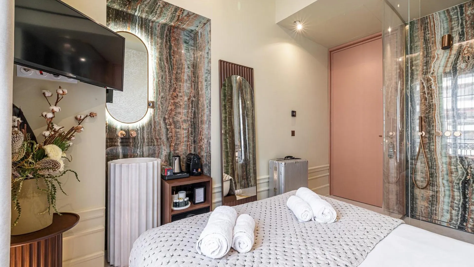 Naomi Nizza Hotel