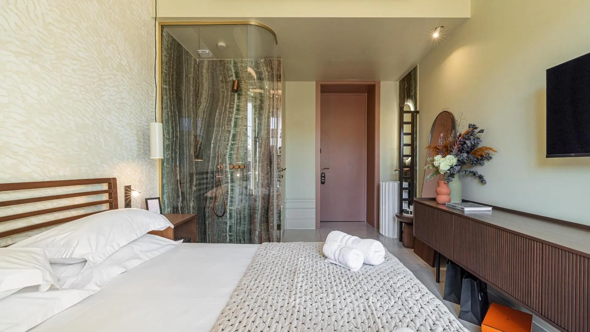 Naomi Nizza Hotel