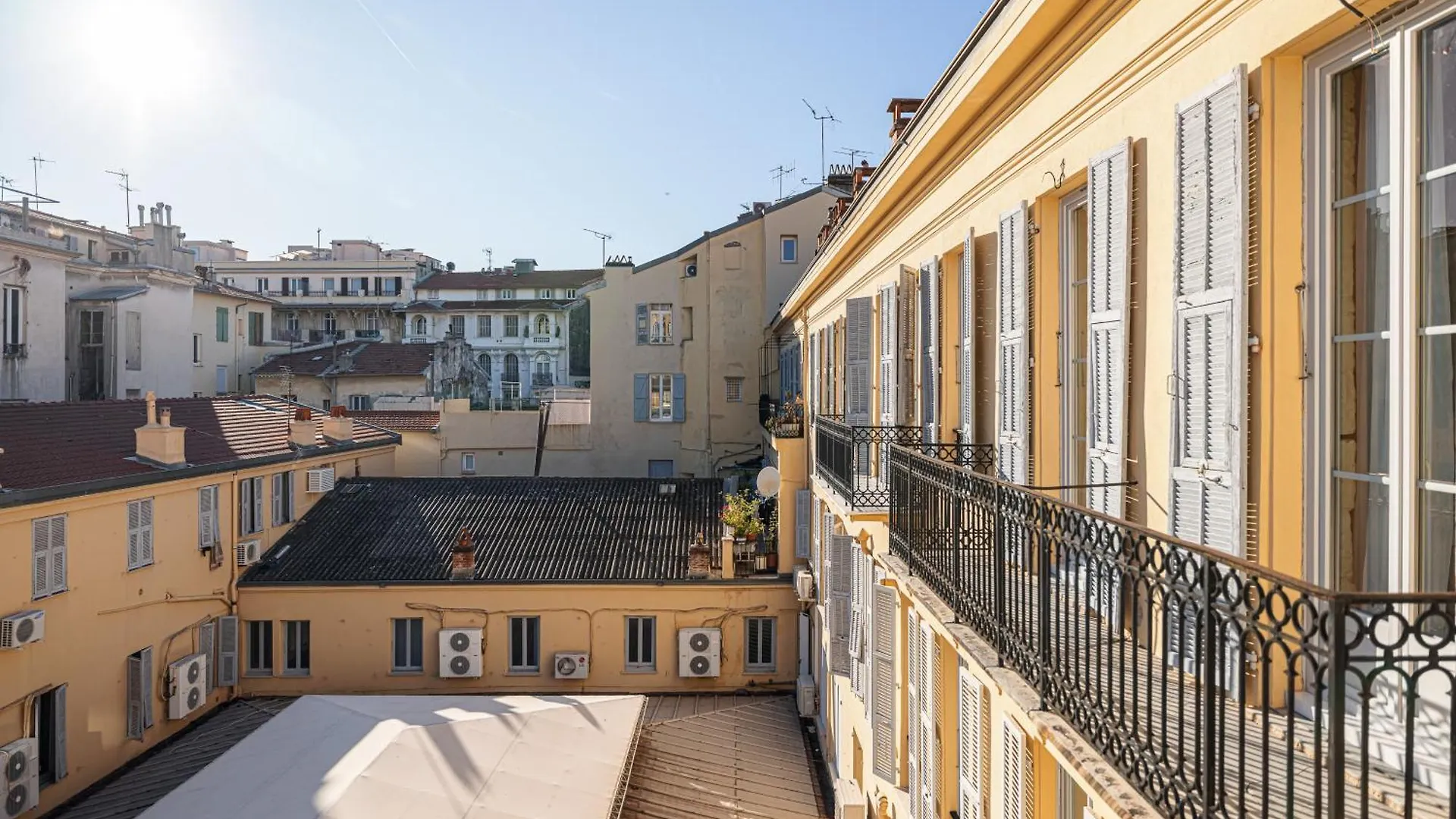 Naomi Nizza Hotel