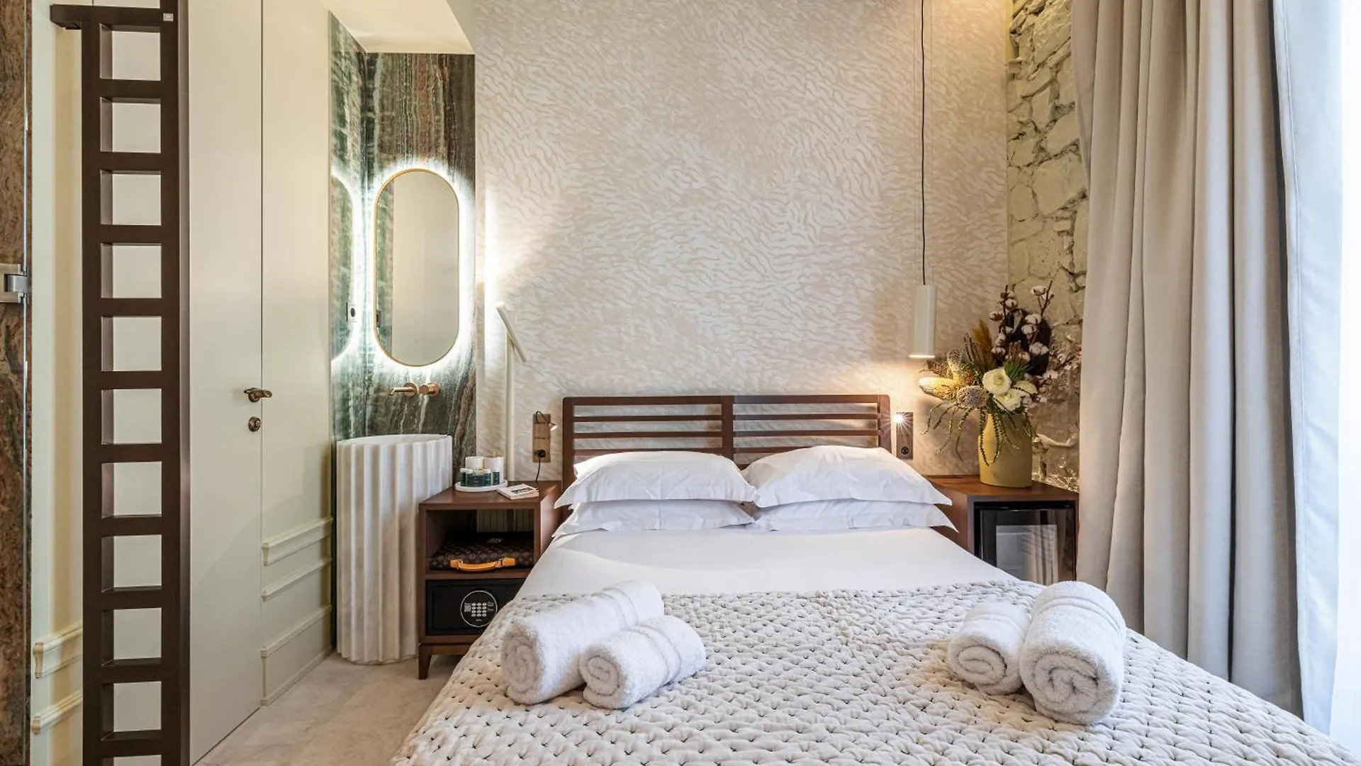 Naomi Nizza Hotel